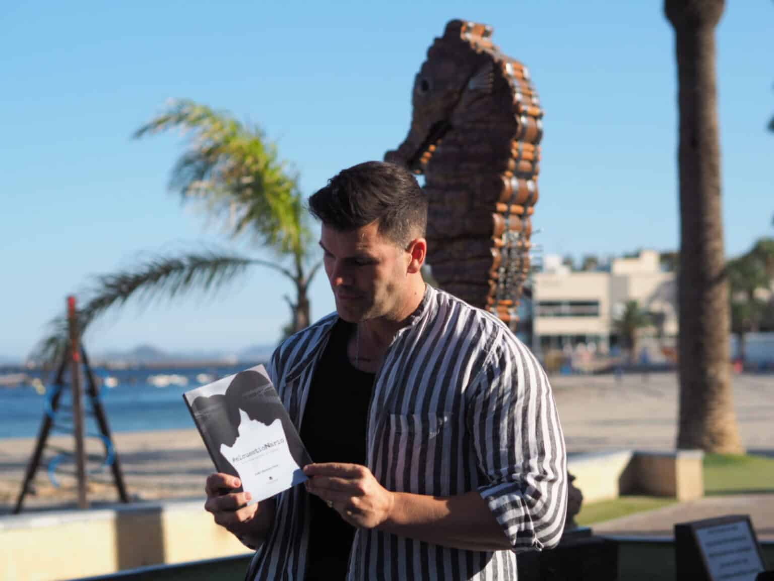 José Sánchez Sanz presenta su nueva obra, ‘elcuestioNNario’, el libro